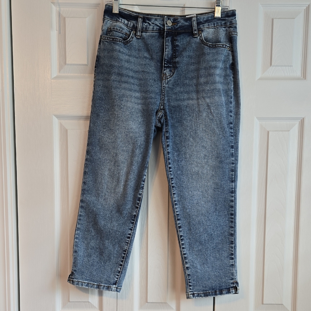 Time and Tru | Slim Fit Capri Jeans with Side Slit Hem Light Wash
